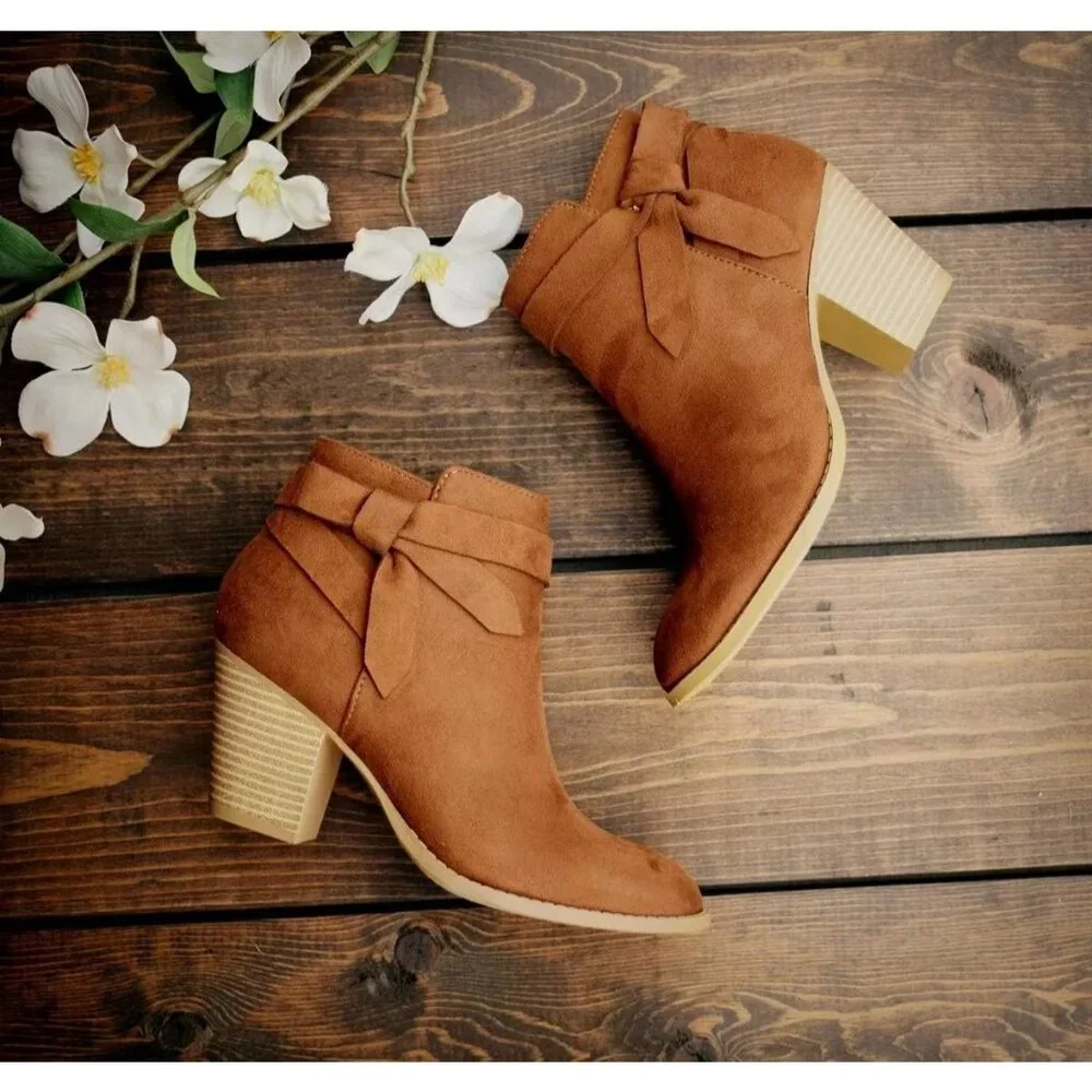 Women's Brown Synthetic Tie Knot Stacked Heel Chelsea Pump Ankle Boots Shoes - Picture 2 of 4